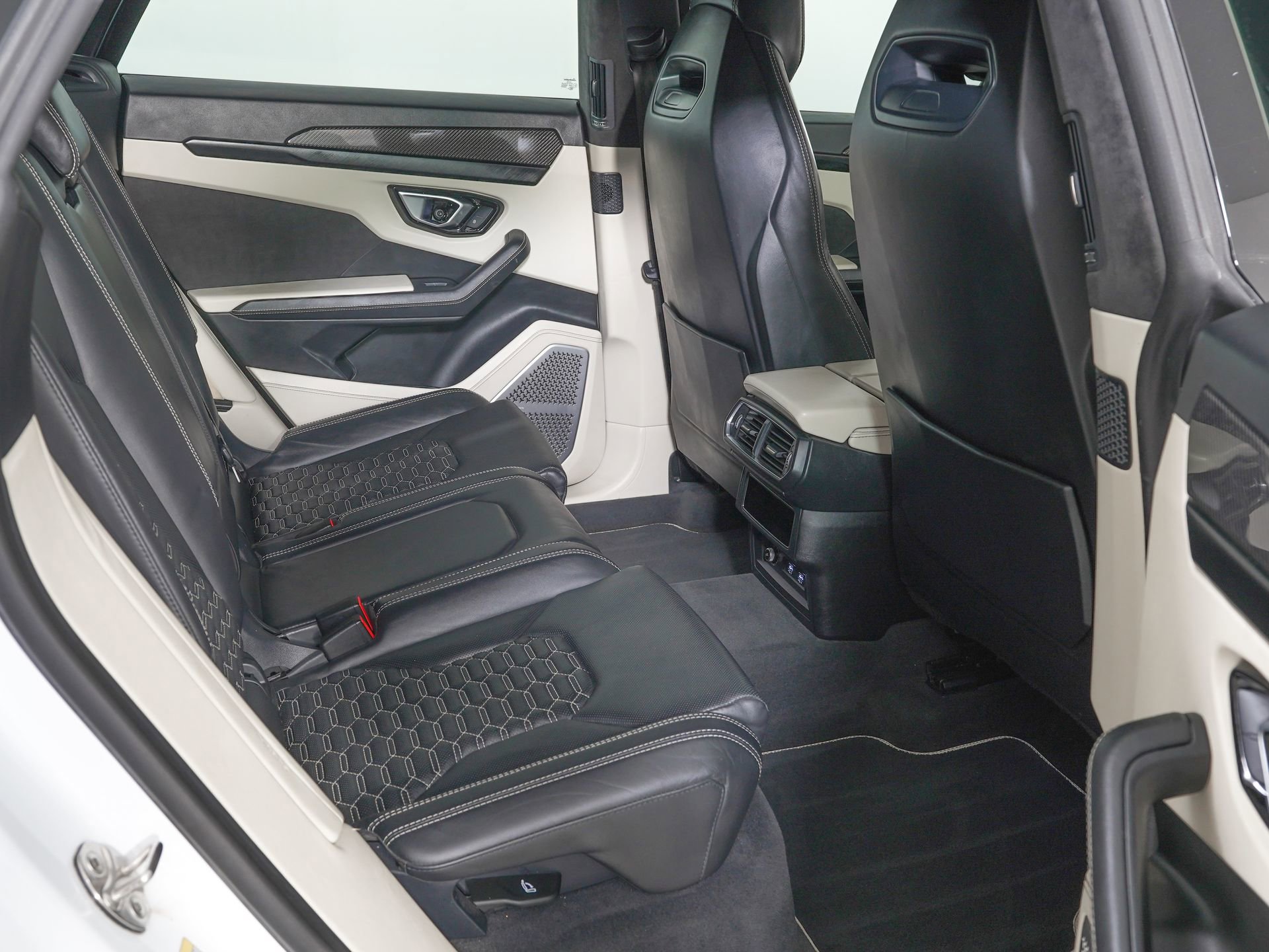 Used 2021 Lamborghini Urus image 10