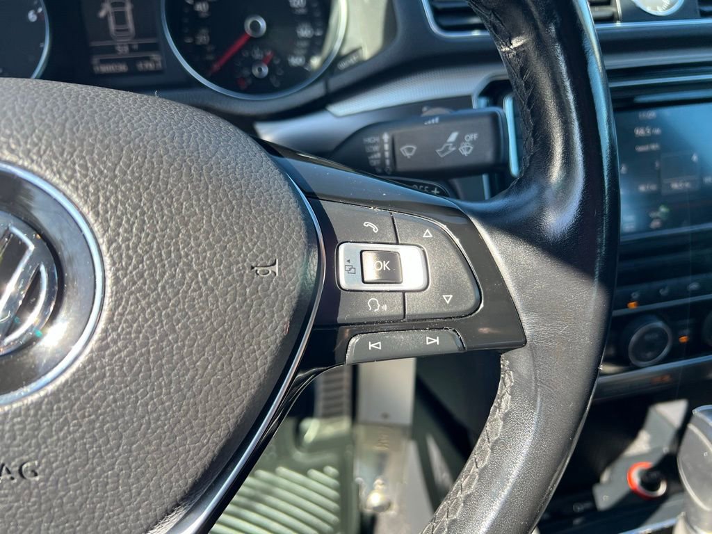 Used 2017 Volkswagen Passat 1.8T R-Line image 40