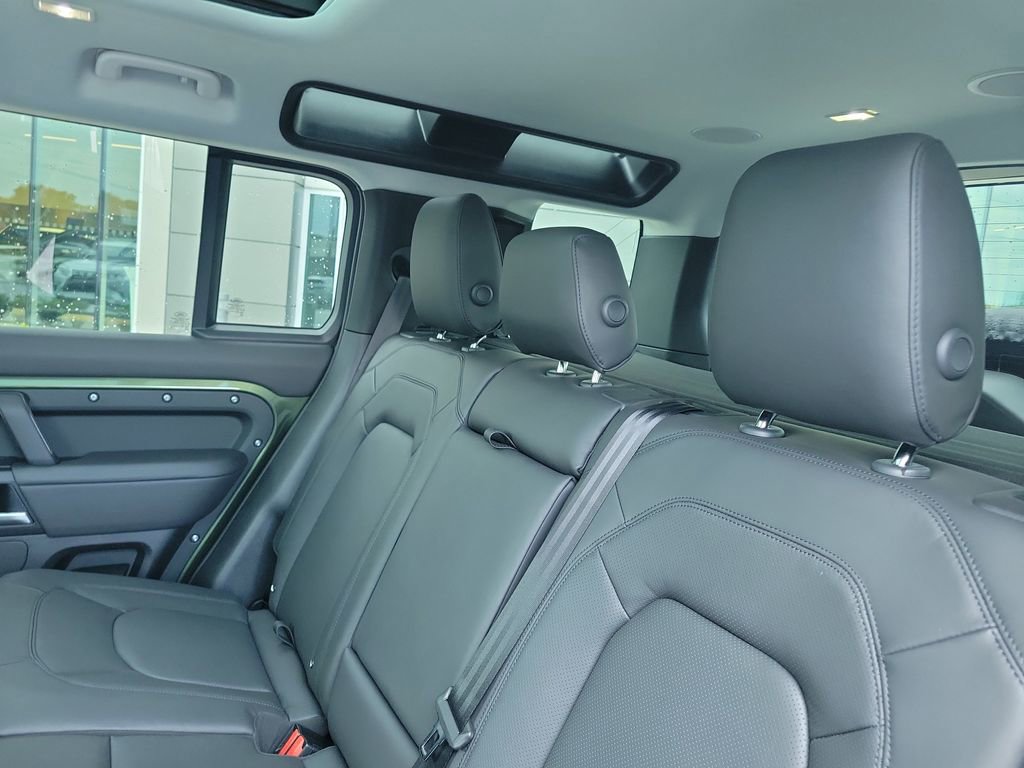 New 2026 Land Rover Defender 110 X-Dynamic SE image 14