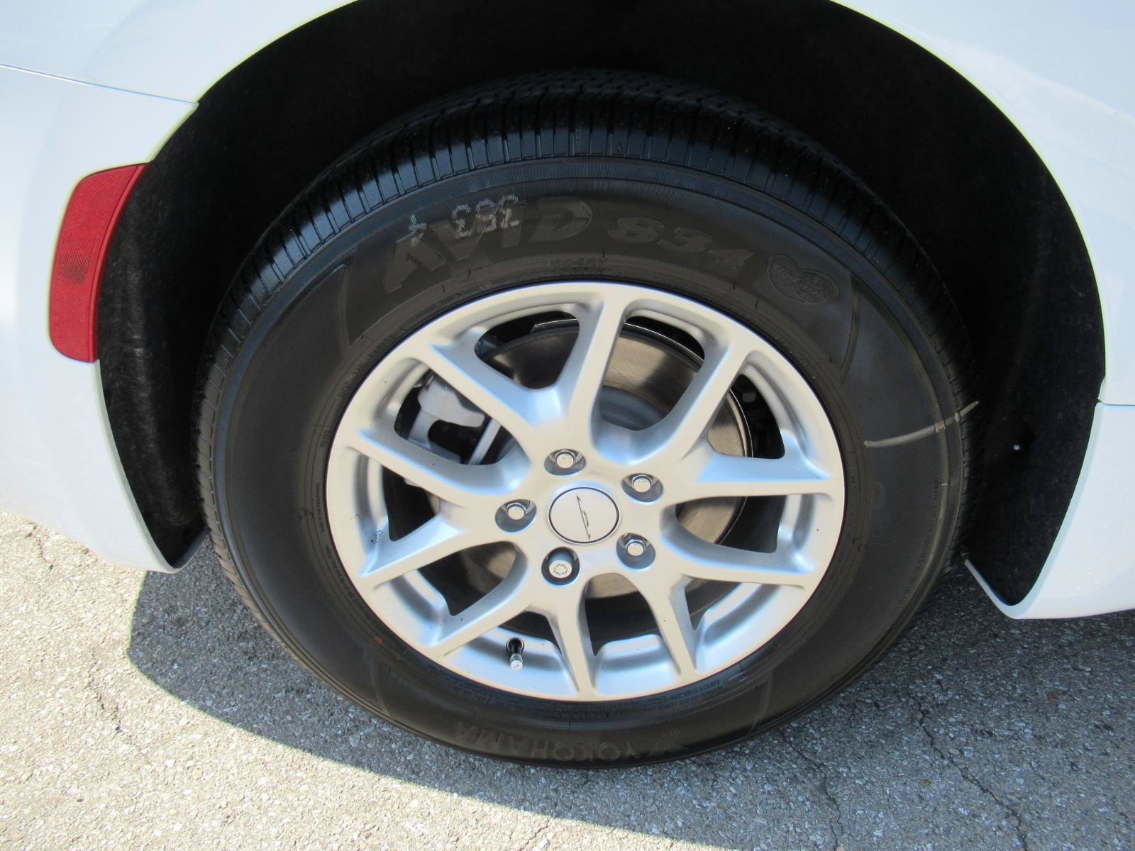 New 2027 Chrysler Pacifica LX FWD image 8