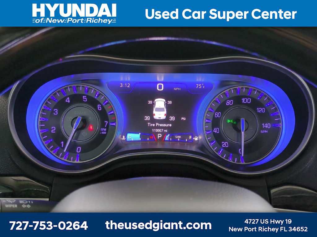 Used 2016 Chrysler 300 C RWD image 28