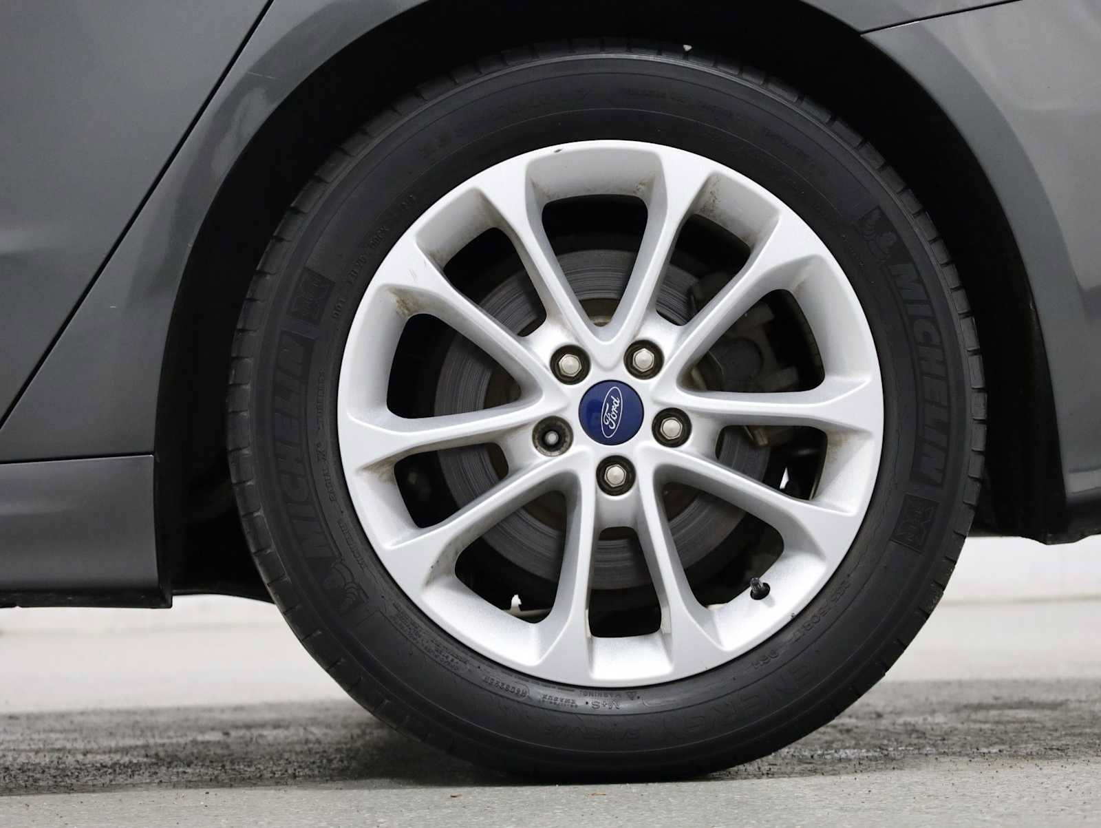 Used 2019 Ford Fusion SE FWD image 36