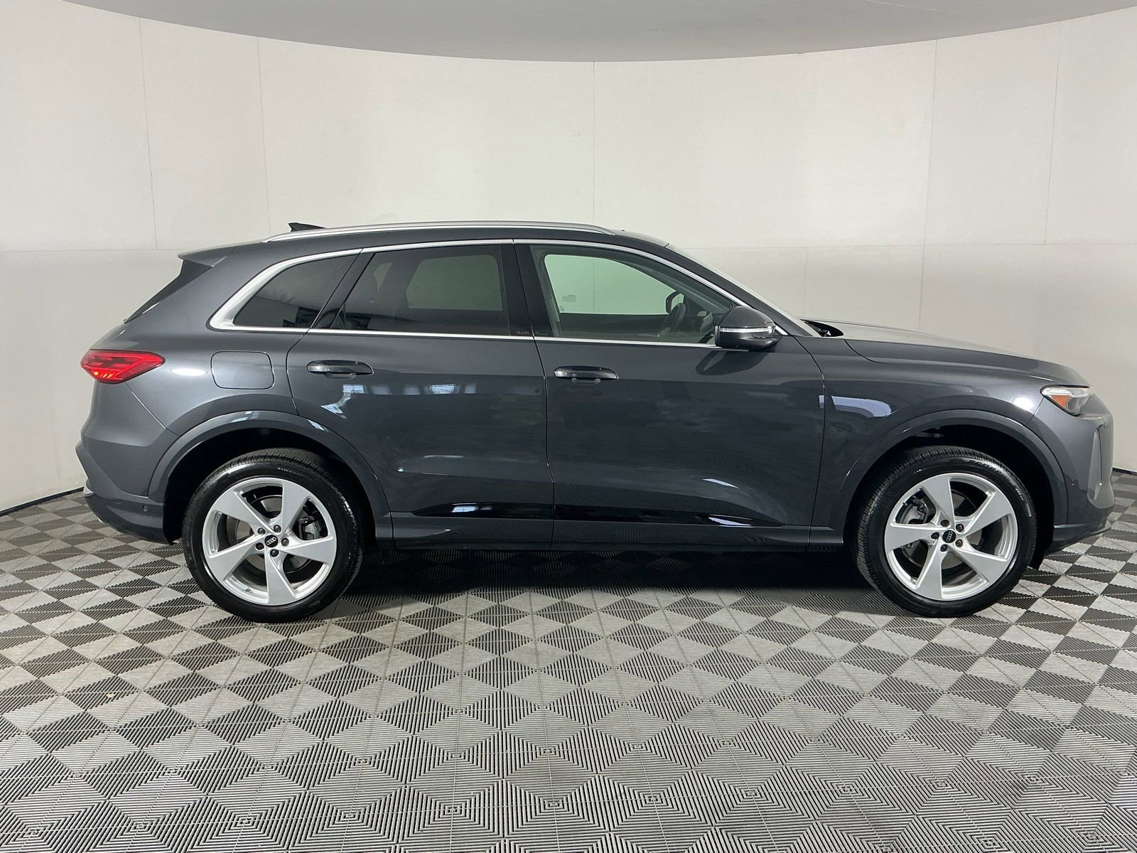 Used 2025 Audi Q5 Premium Plus w/ Premium Plus image 10