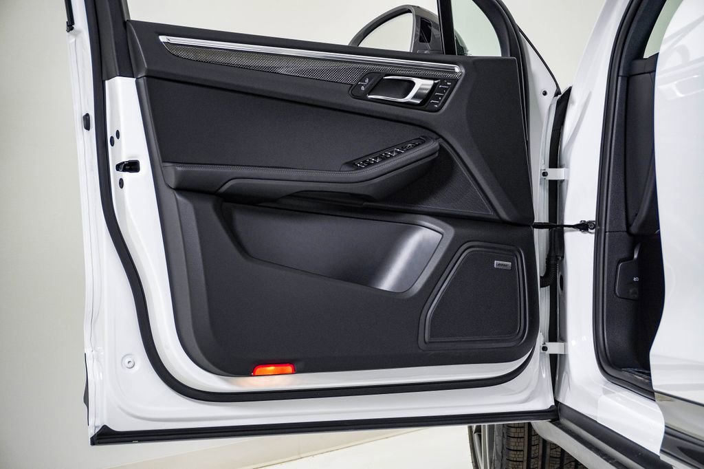 New 2026 Porsche Macan Turbo image 26