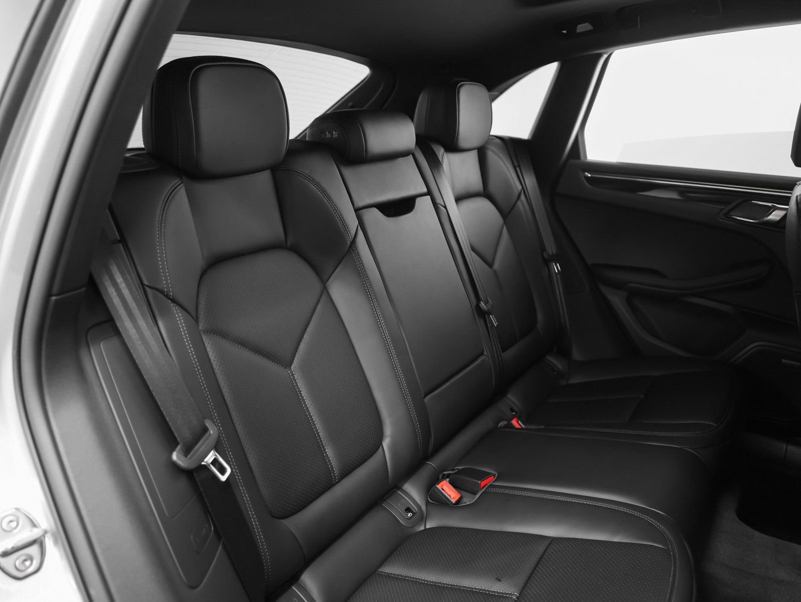 Certified 2026 Porsche Macan image 25