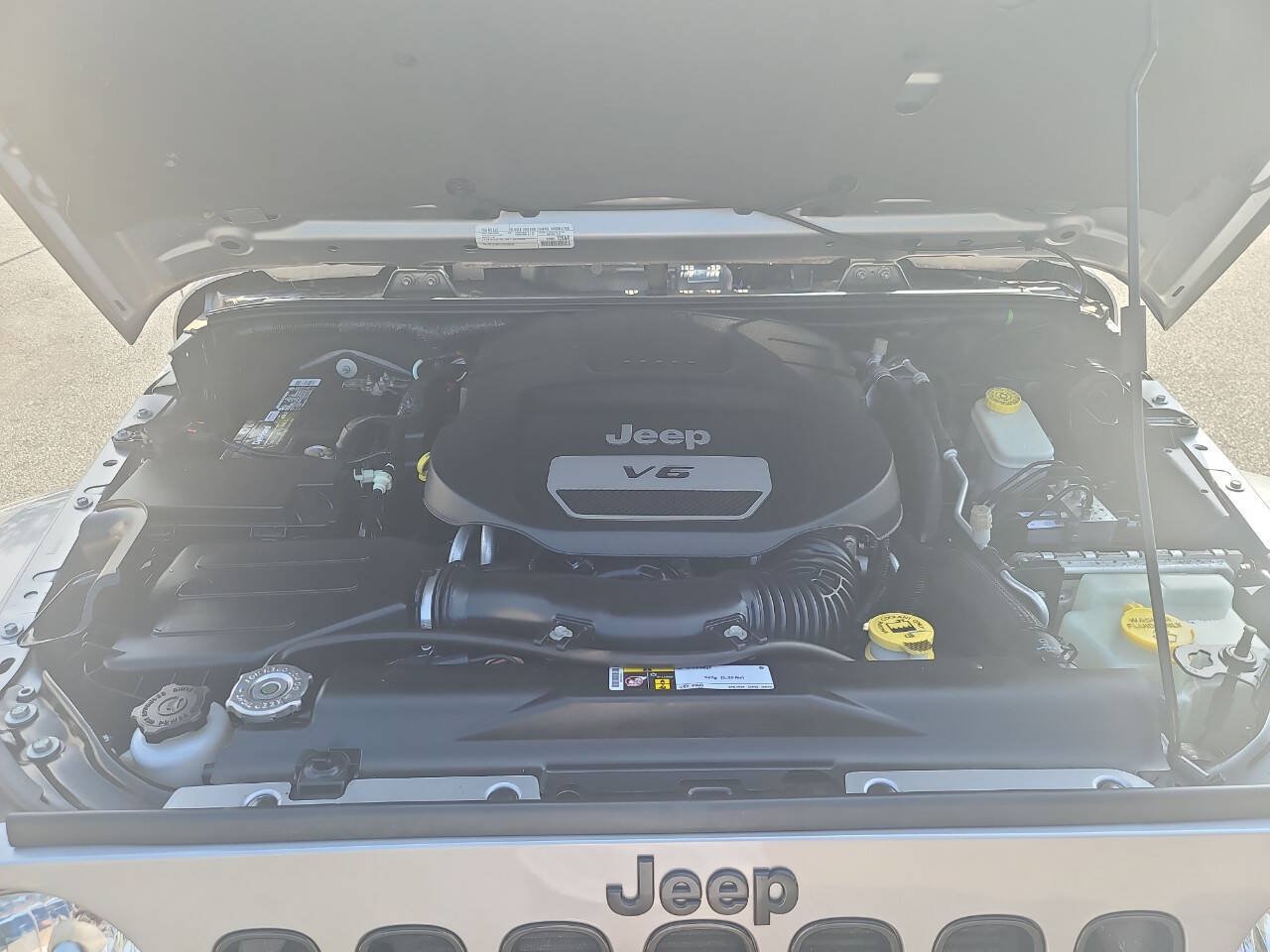 Used 2015 Jeep Wrangler Unlimited Sahara AWD/4WD image 34