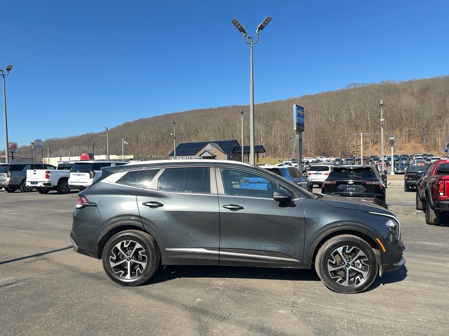 Used 2023 Kia Sportage EX AWD/4WD image 3