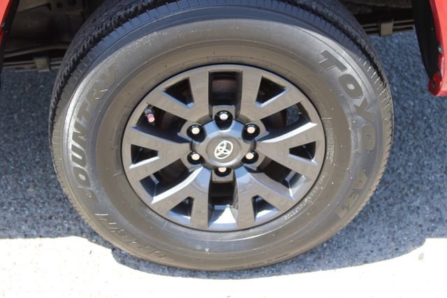 Used 2020 Toyota Tacoma SR5 w/ Technology Package AWD/4WD image 15