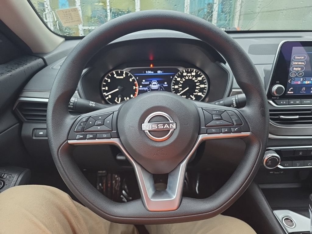 Used 2025 Nissan Altima 2.5 SV FWD image 17