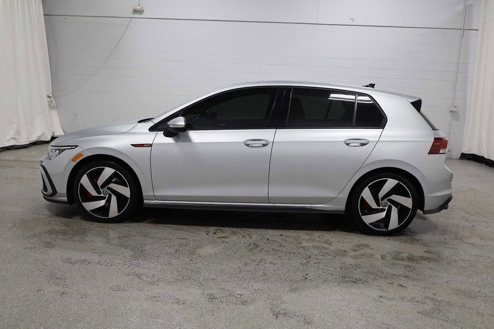 Used 2022 Volkswagen GTI SE image 2