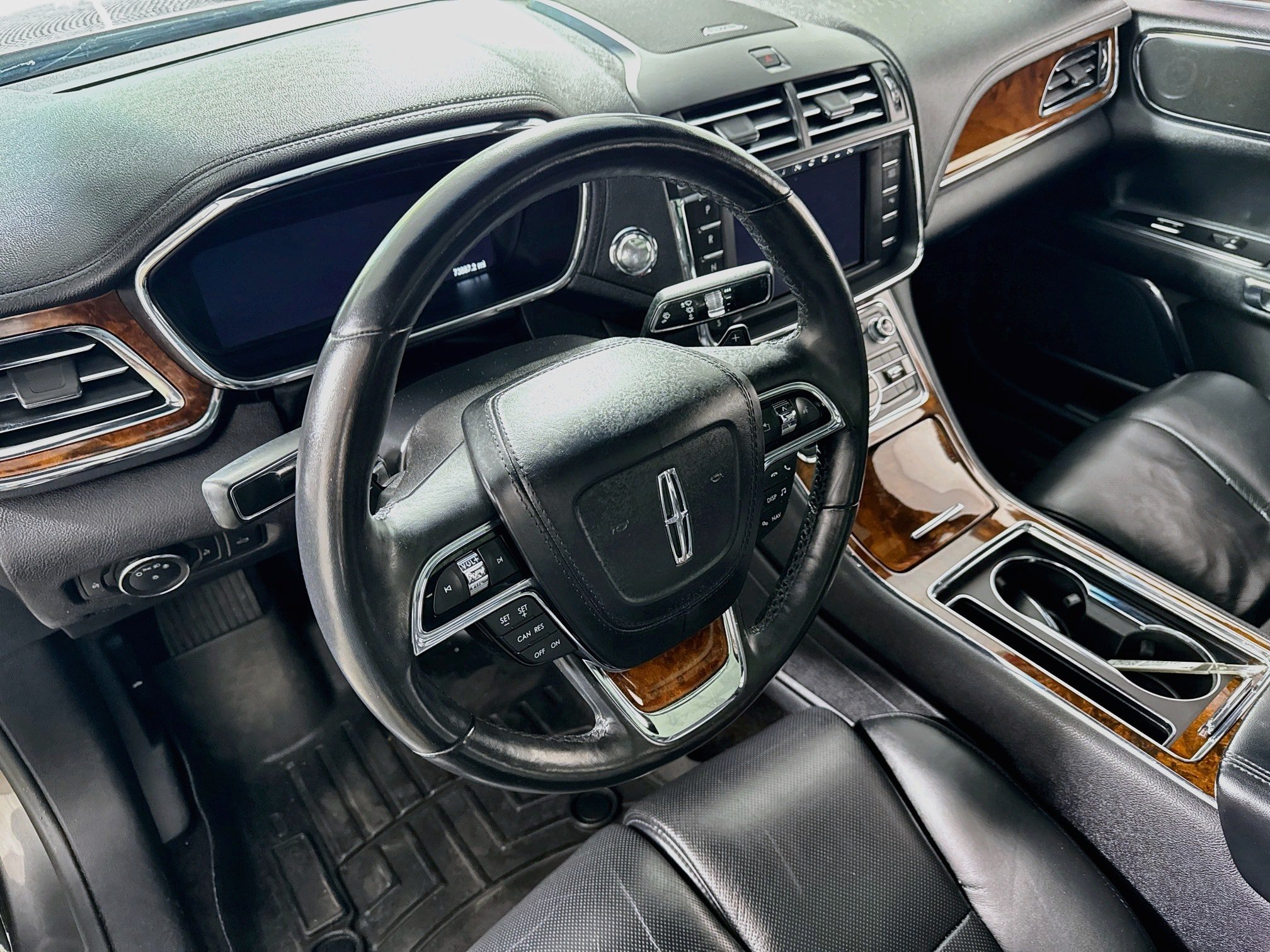 Used 2017 Lincoln Continental Reserve w/ Climate Package AWD/4WD image 13