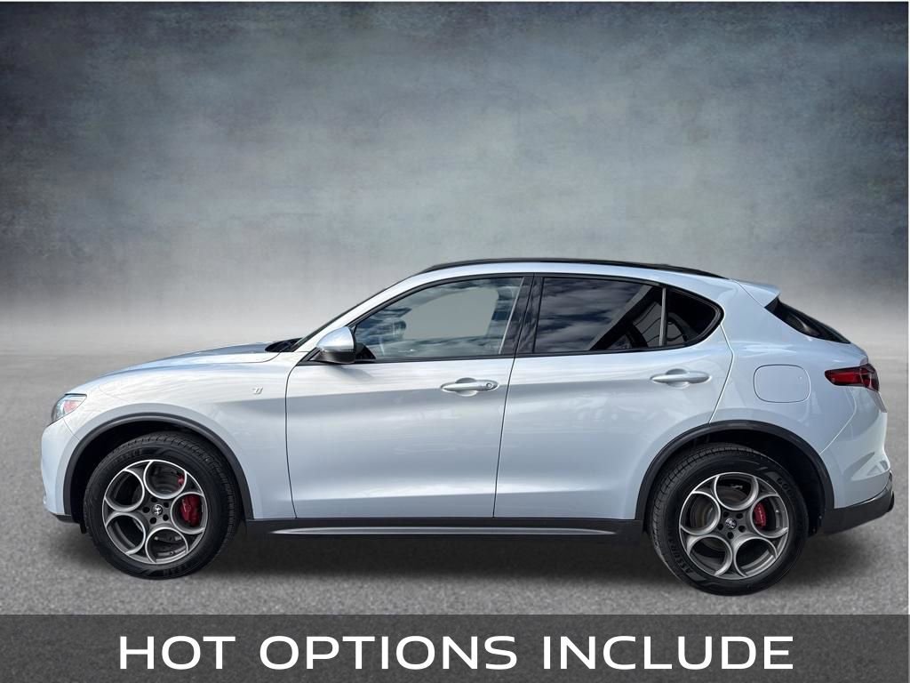 Used 2022 Alfa Romeo Stelvio Ti image 2