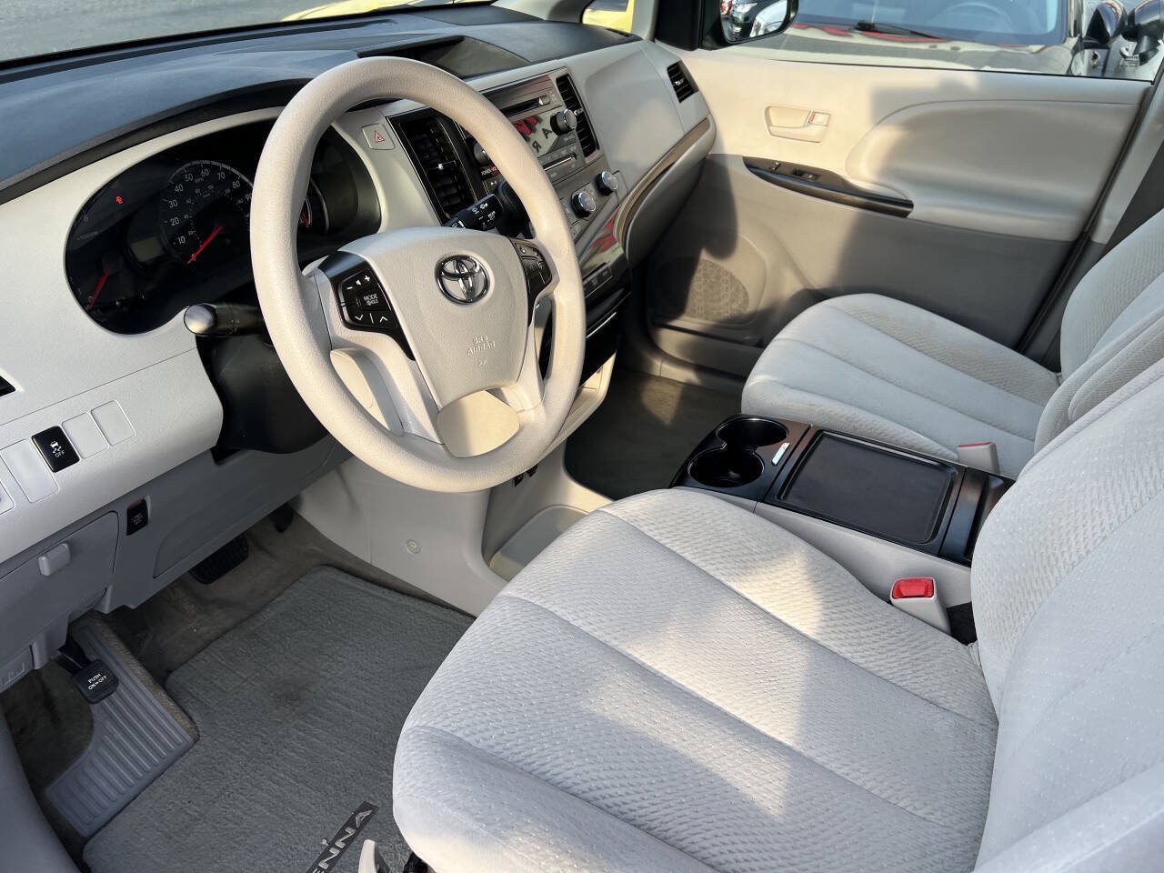 Used 2012 Toyota Sienna LE FWD image 6