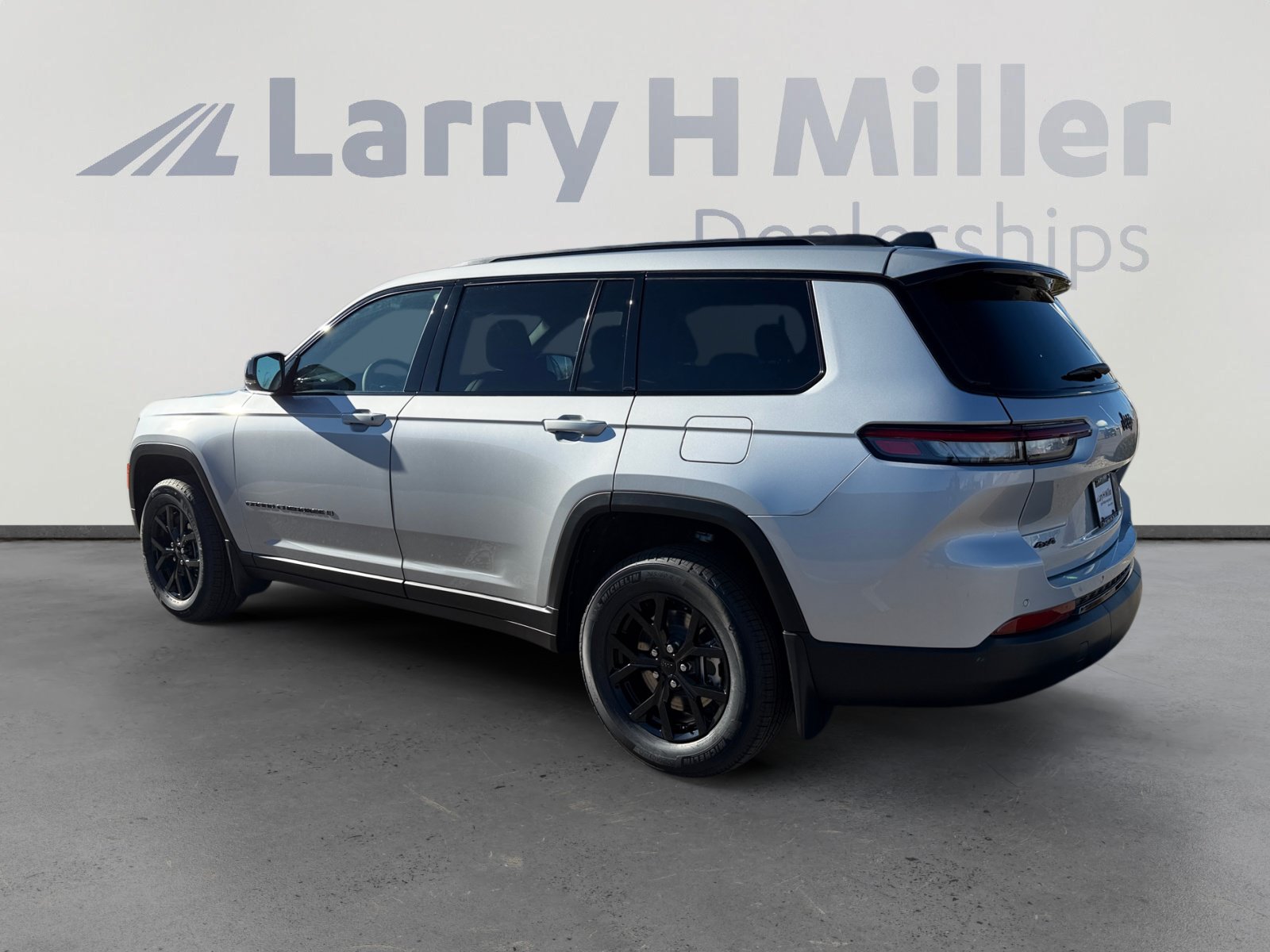 New 2025 Jeep Grand Cherokee L Altitude AWD/4WD image 4
