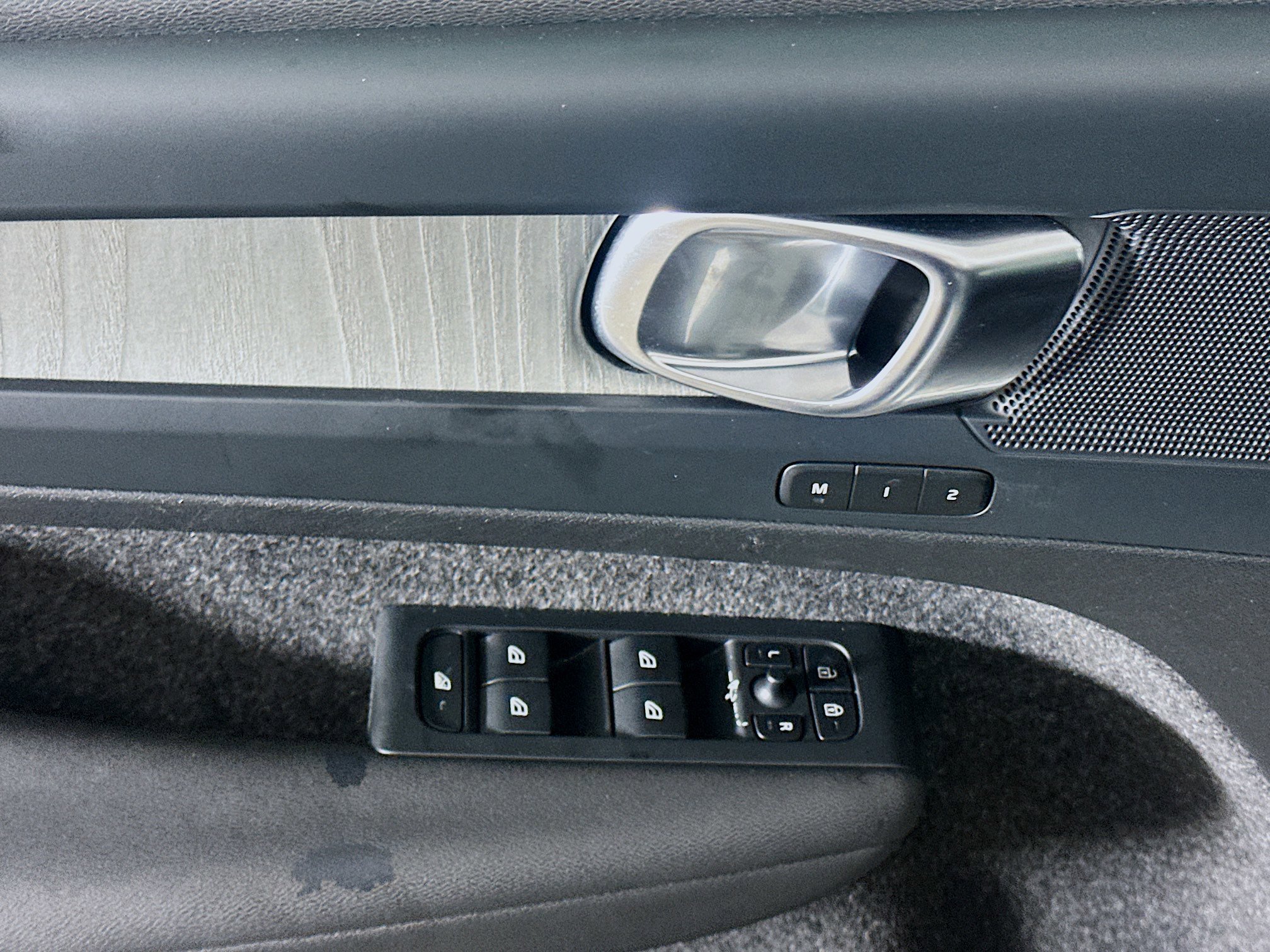 Used 2024 Volvo XC40 B5 Plus w/ Climate Package image 15