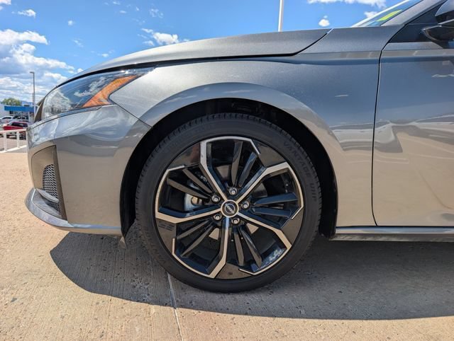 Used 2024 Nissan Altima 2.5 SR FWD image 11