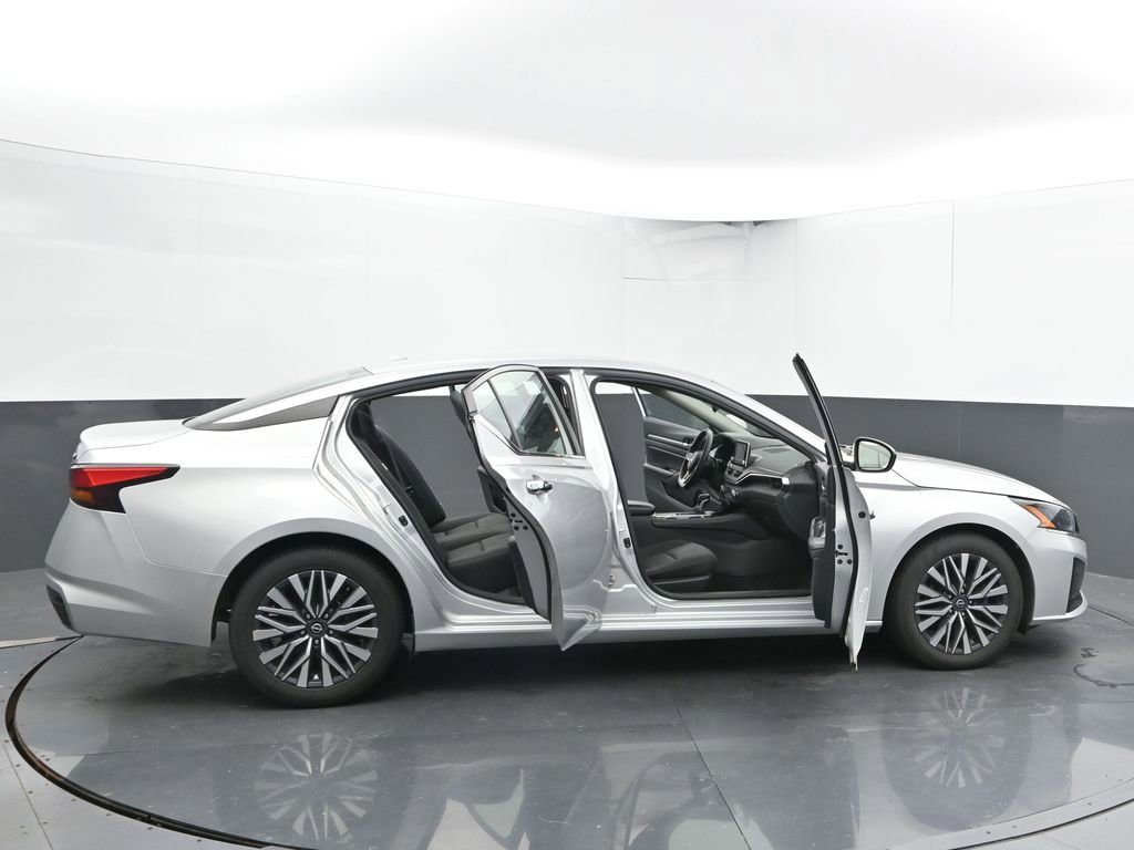 Used 2023 Nissan Altima 2.5 SV FWD image 61