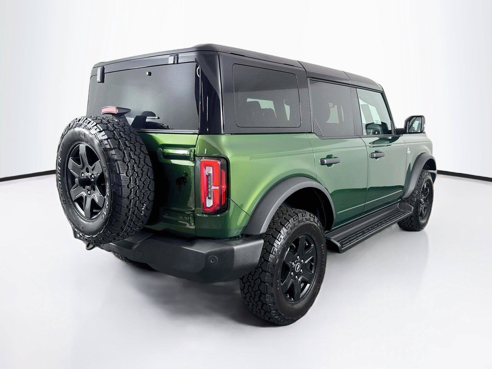 Used 2025 Ford Bronco Outer Banks AWD/4WD image 2