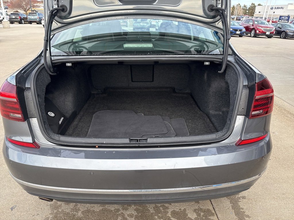Used 2018 Volkswagen Passat 2.0T SEL Premium image 38