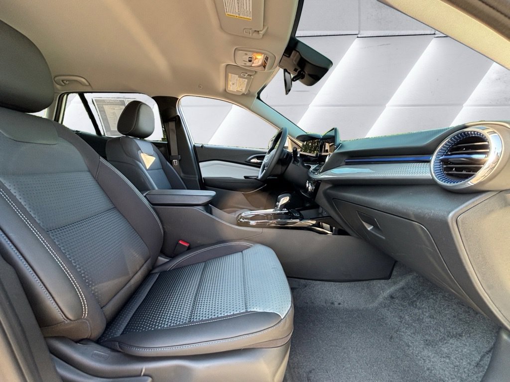 Used 2026 Chevrolet Trax LT FWD image 14
