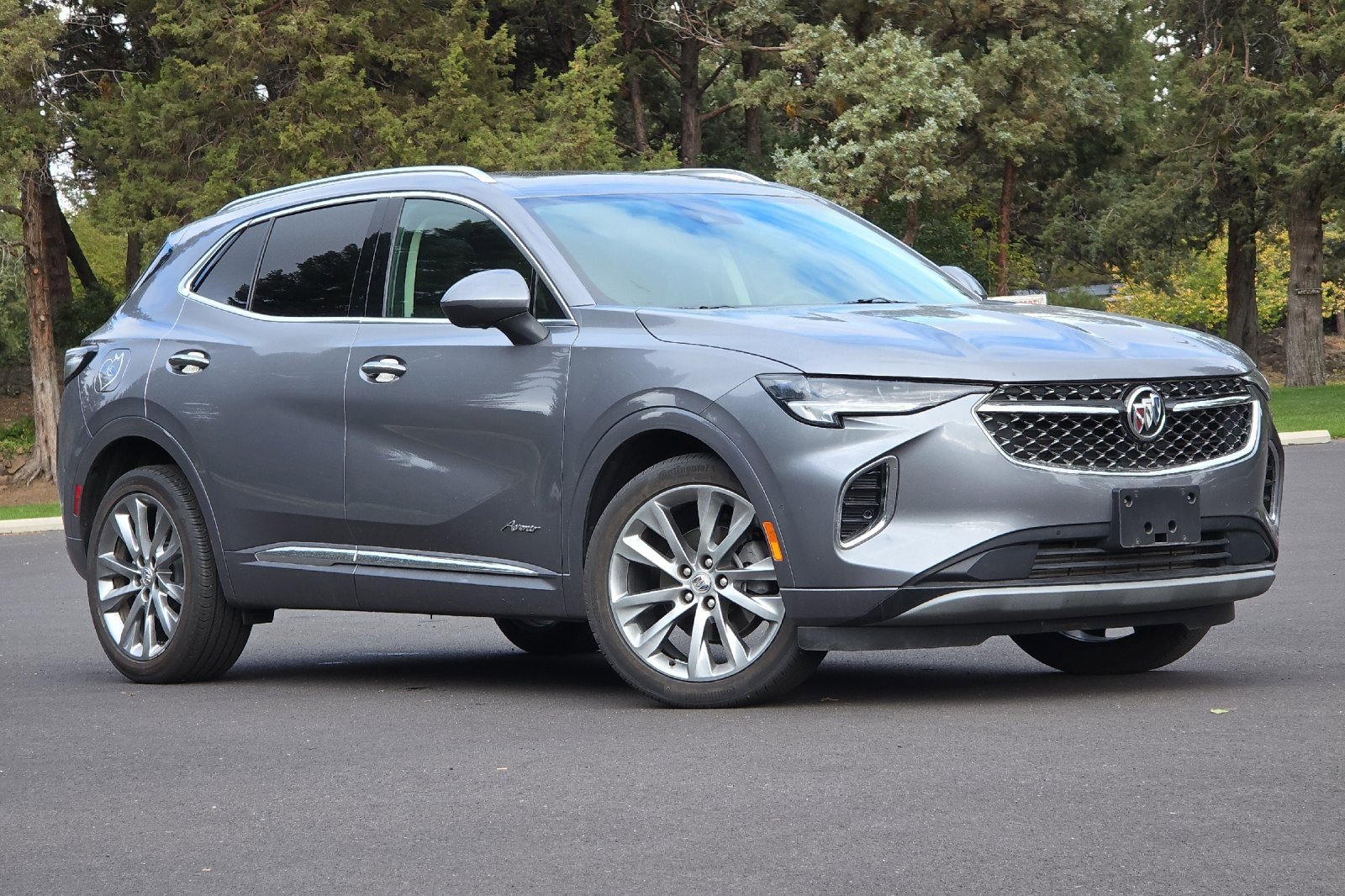 Used 2022 Buick Envision Avenir w/ Technology Package II image 2