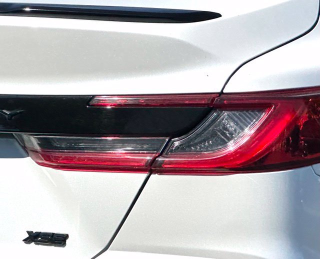Used 2025 Toyota Camry XSE FWD image 12