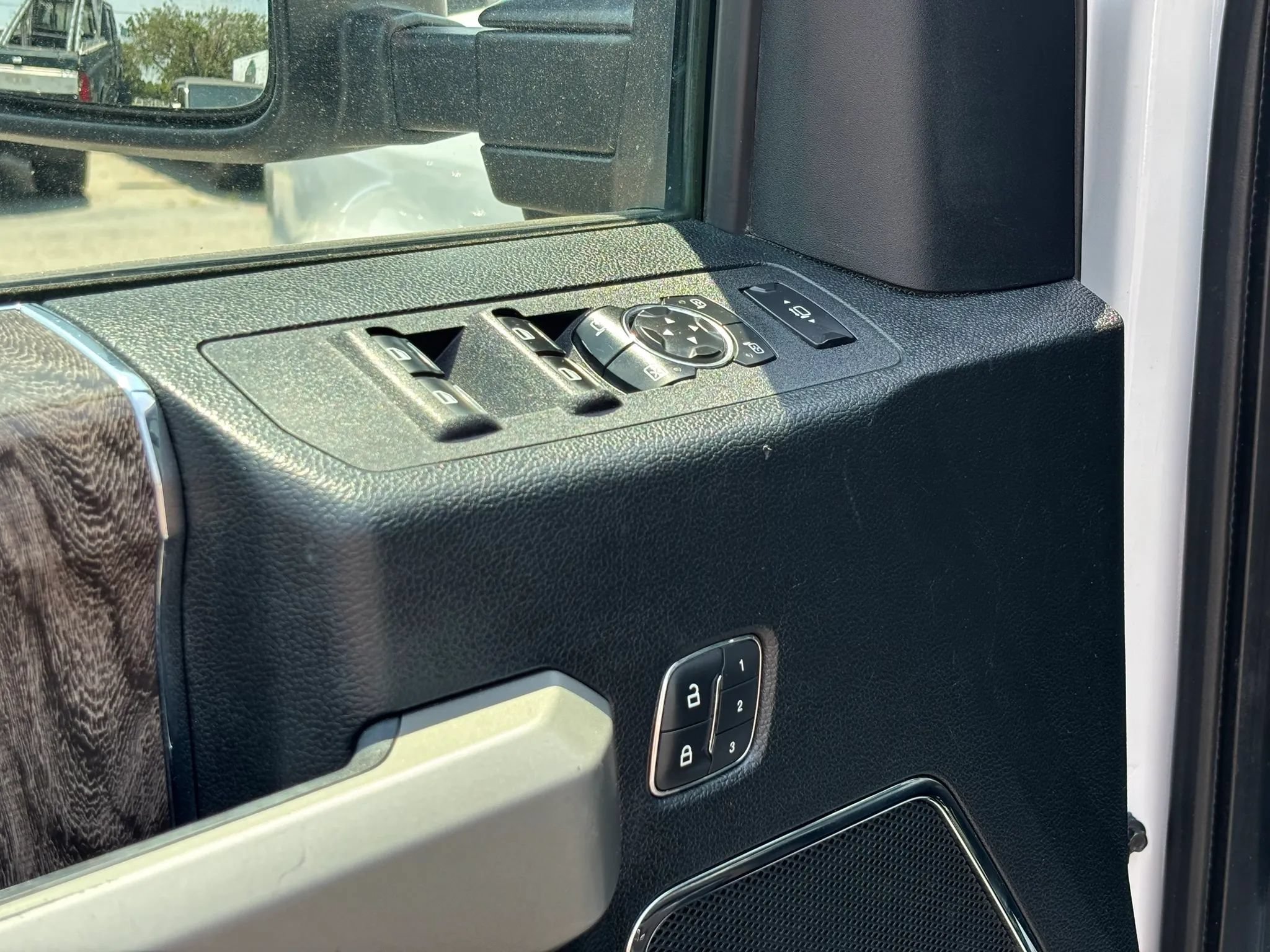 Used 2019 Ford F250 Lariat w/ Lariat Ultimate Package AWD/4WD image 18