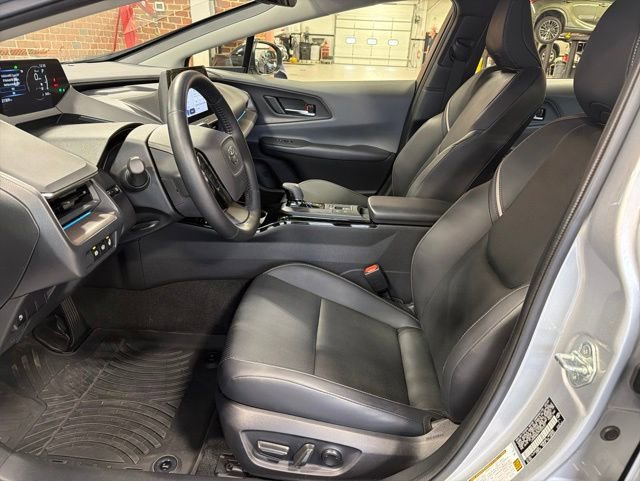 Used 2023 Toyota Prius XLE AWD/4WD image 12