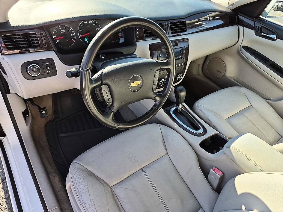 Used 2012 Chevrolet Impala LTZ FWD image 16