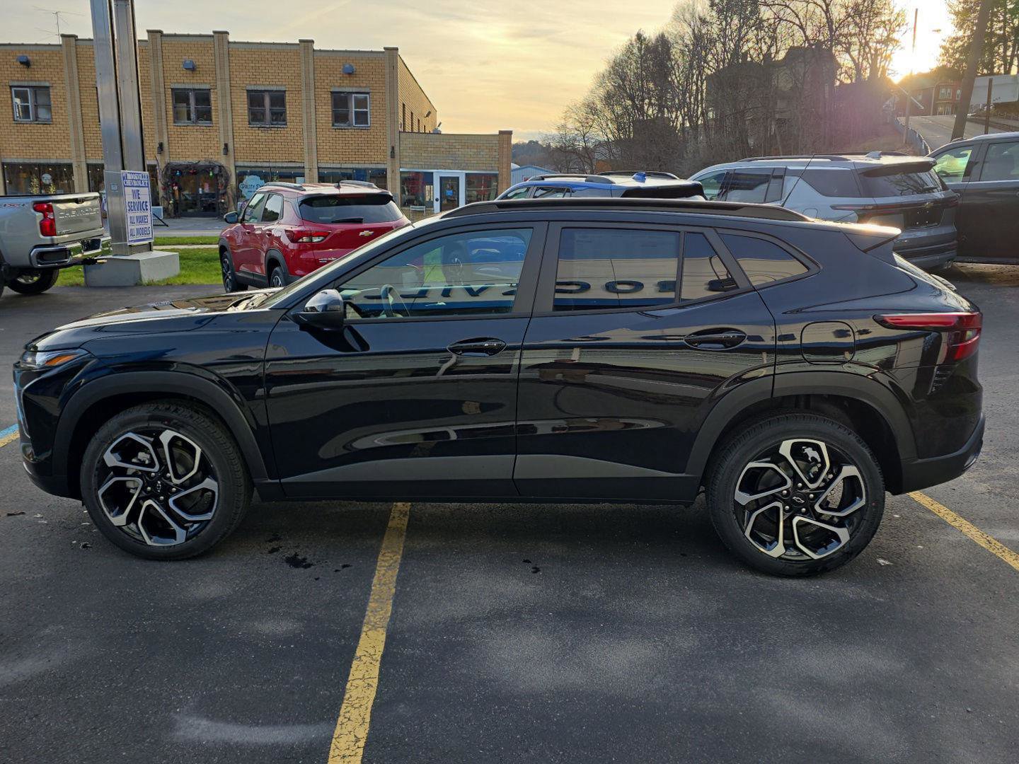 New 2025 Chevrolet Trax RS w/ Sunroof Package image 5