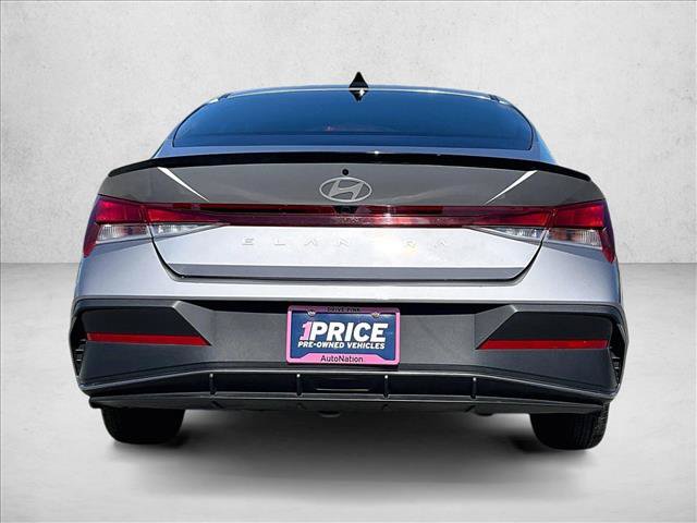 Used 2025 Hyundai Elantra Sport FWD image 4