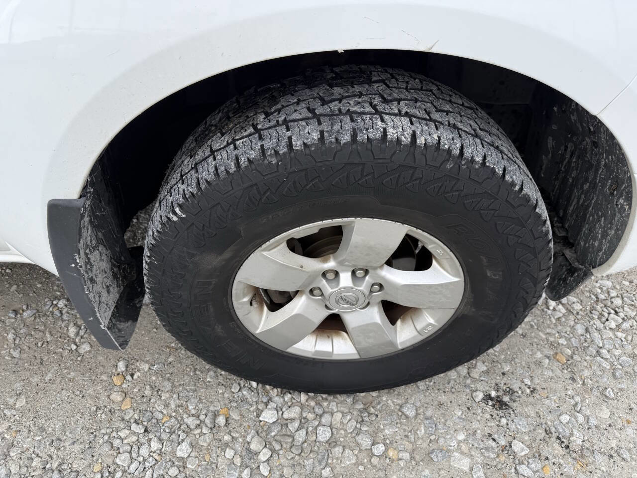 Used 2012 Nissan Frontier SV image 9