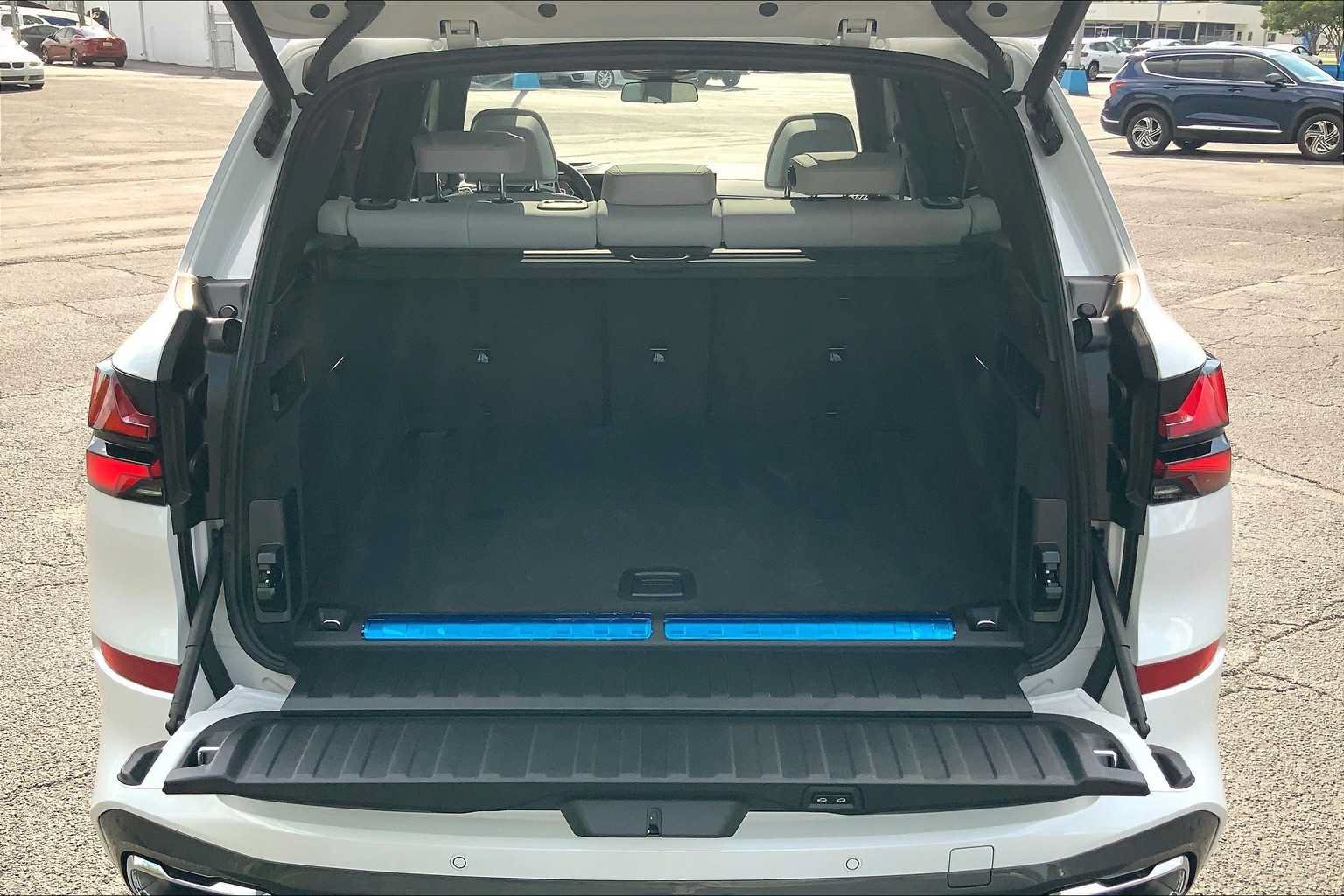 New 2026 BMW X5 xDrive50e w/ M Sport Package AWD/4WD image 18