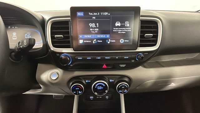 Used 2025 Hyundai Venue SEL FWD image 24