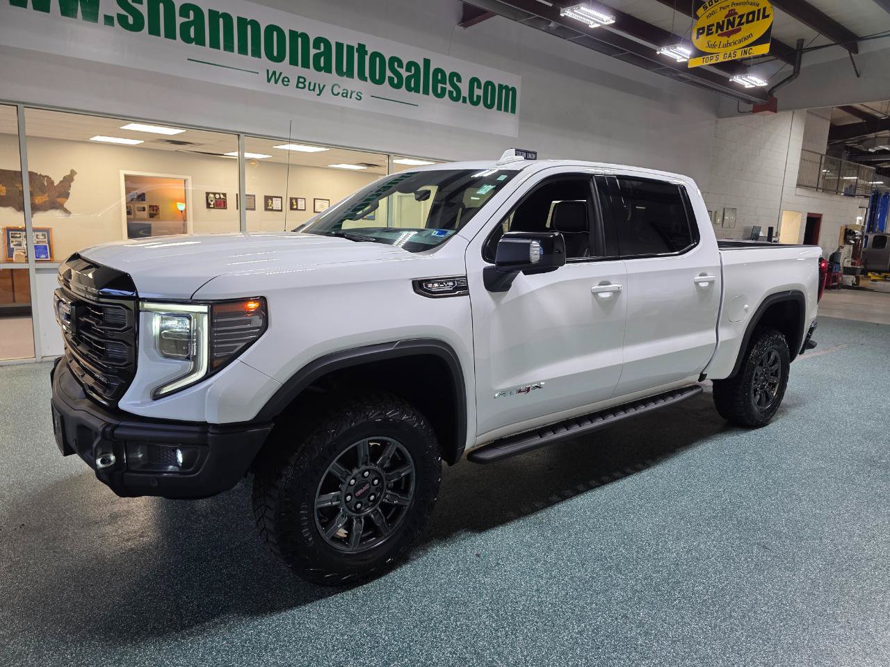 Used 2024 GMC Sierra 1500 AT4X AWD/4WD image 2