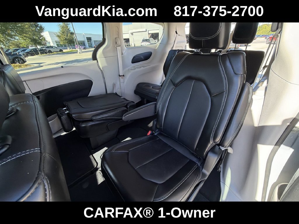 Used 2024 Chrysler Pacifica Touring-L FWD image 26