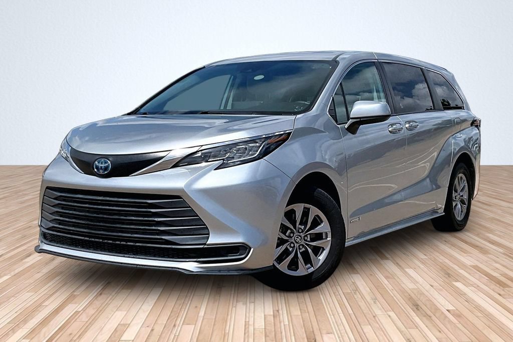 Used 2021 Toyota Sienna LE FWD image 1