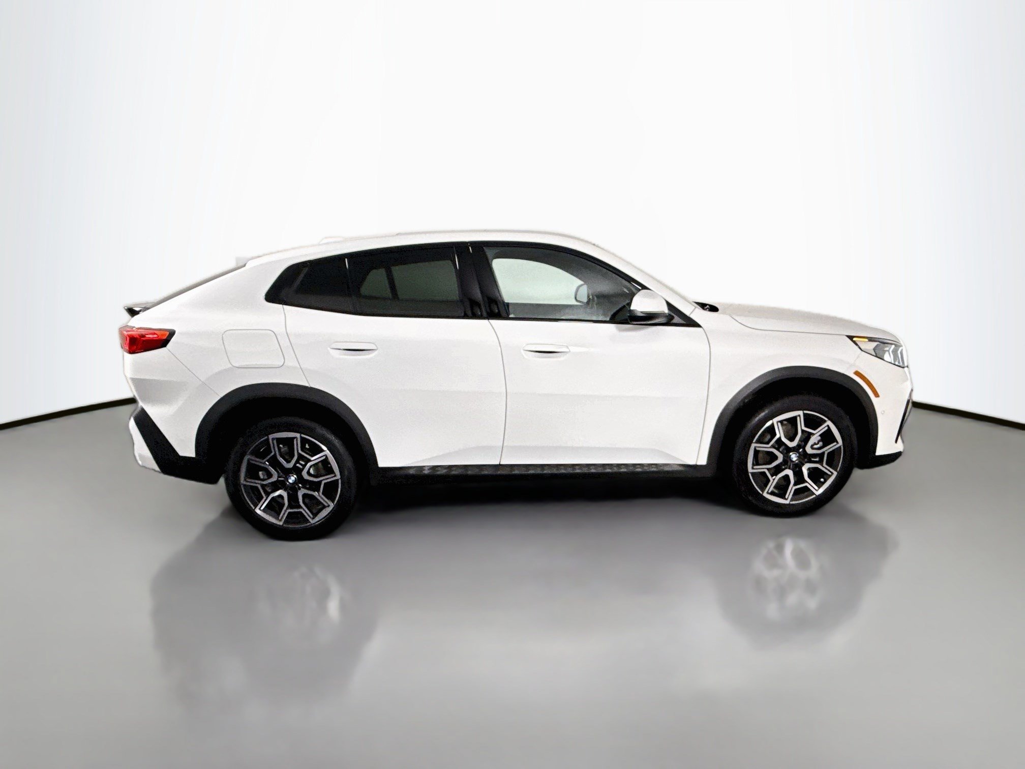 Used 2026 BMW X2 xDrive28i AWD/4WD image 11
