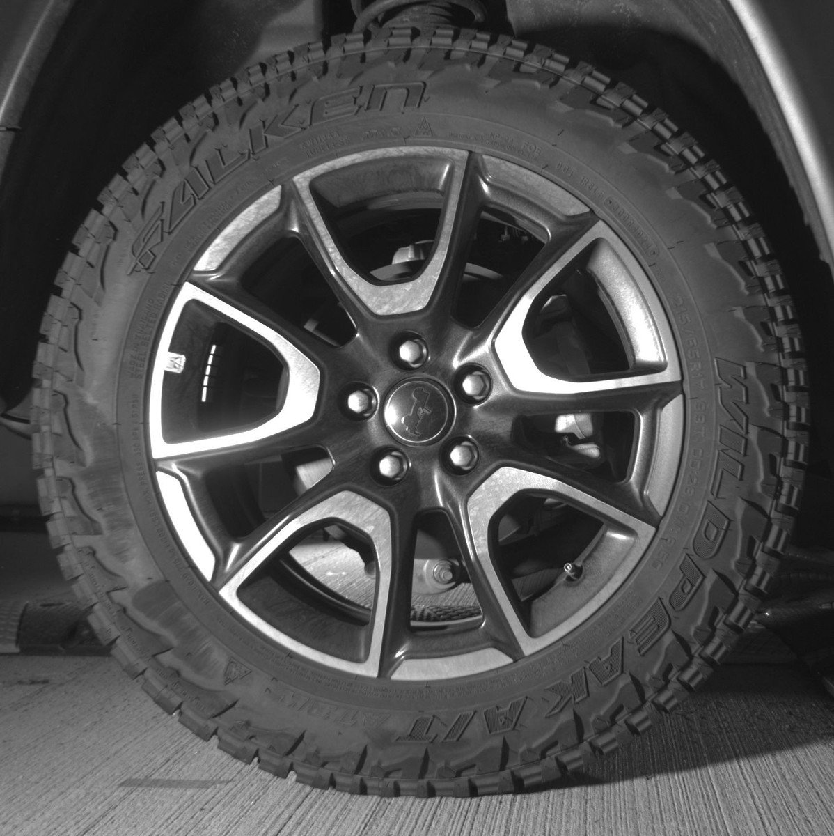 Used 2025 Jeep Compass Trailhawk AWD/4WD image 15