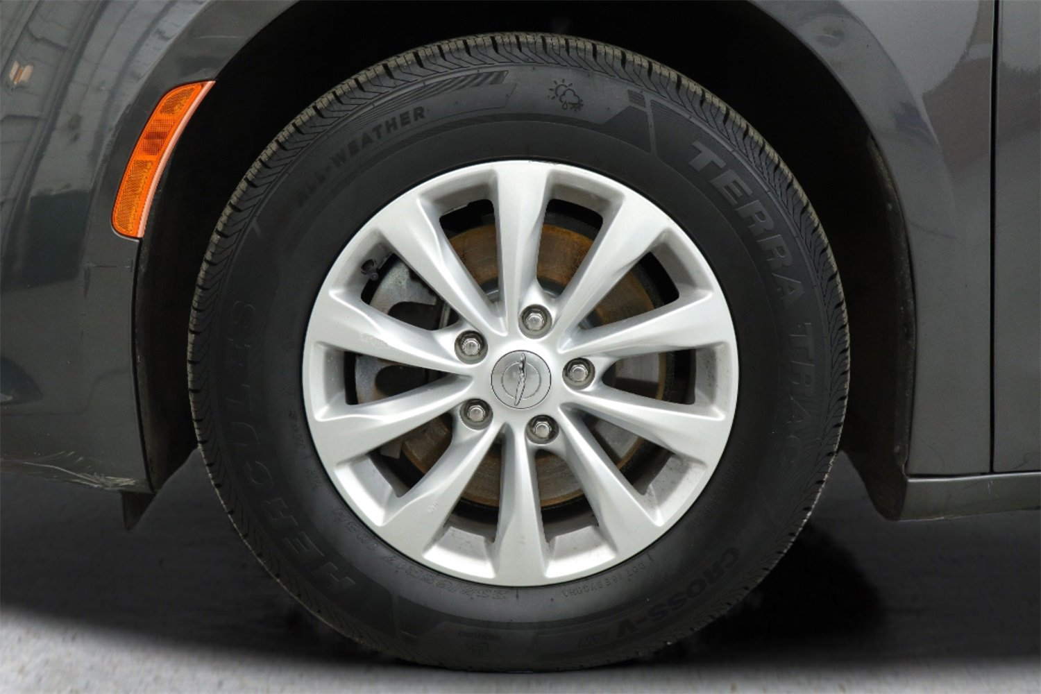 Used 2019 Chrysler Pacifica Touring-L image 11