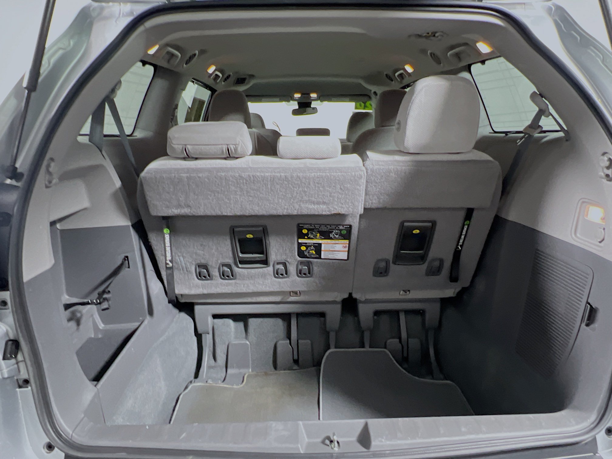 Used 2020 Toyota Sienna LE w/ LE Preferred Package FWD image 34