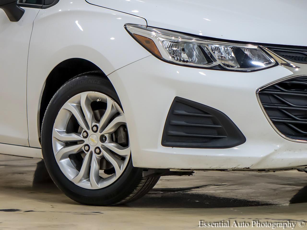 Used 2019 Chevrolet Cruze LS w/ LS Convenience Package FWD image 3