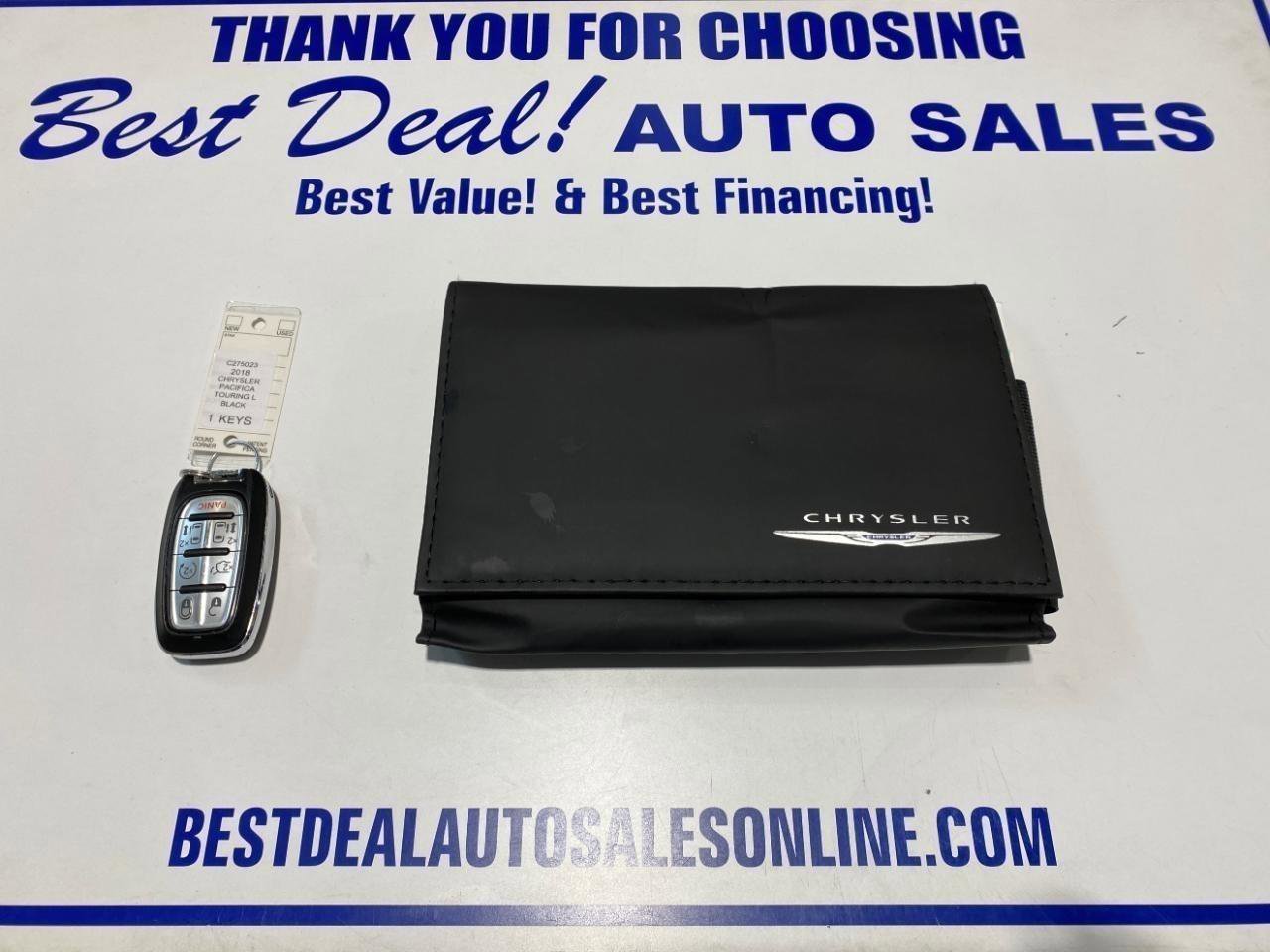 Used 2018 Chrysler Pacifica Touring-L w/ Premium Audio Group FWD image 26