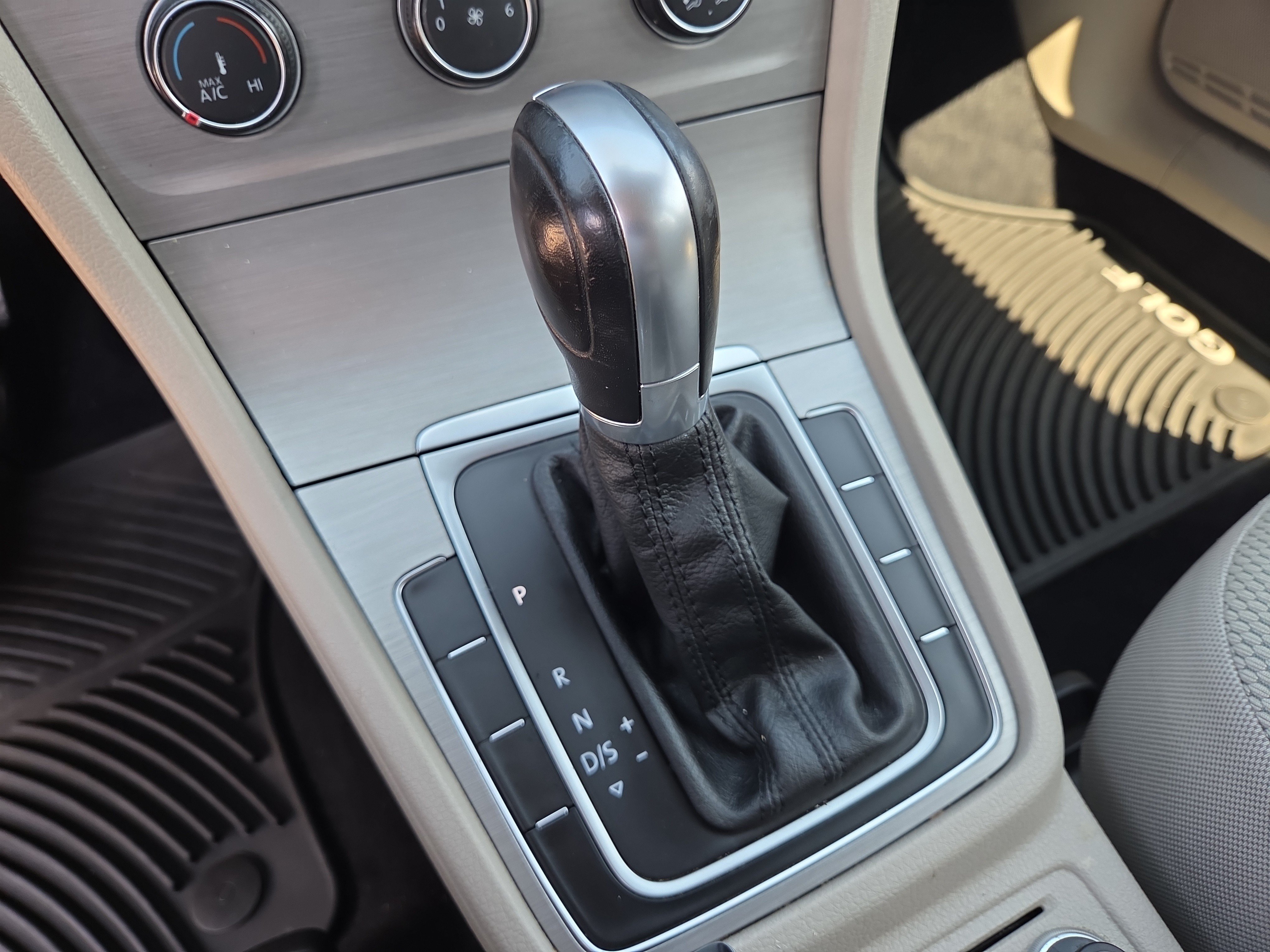 Used 2016 Volkswagen Golf S FWD image 23