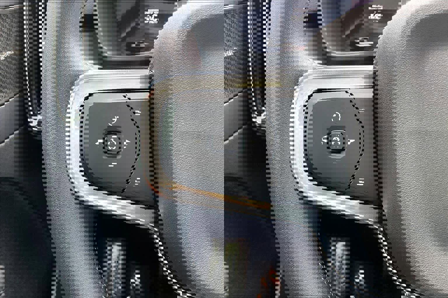 Used 2023 Volvo C40 P8 Recharge Ultimate image 21