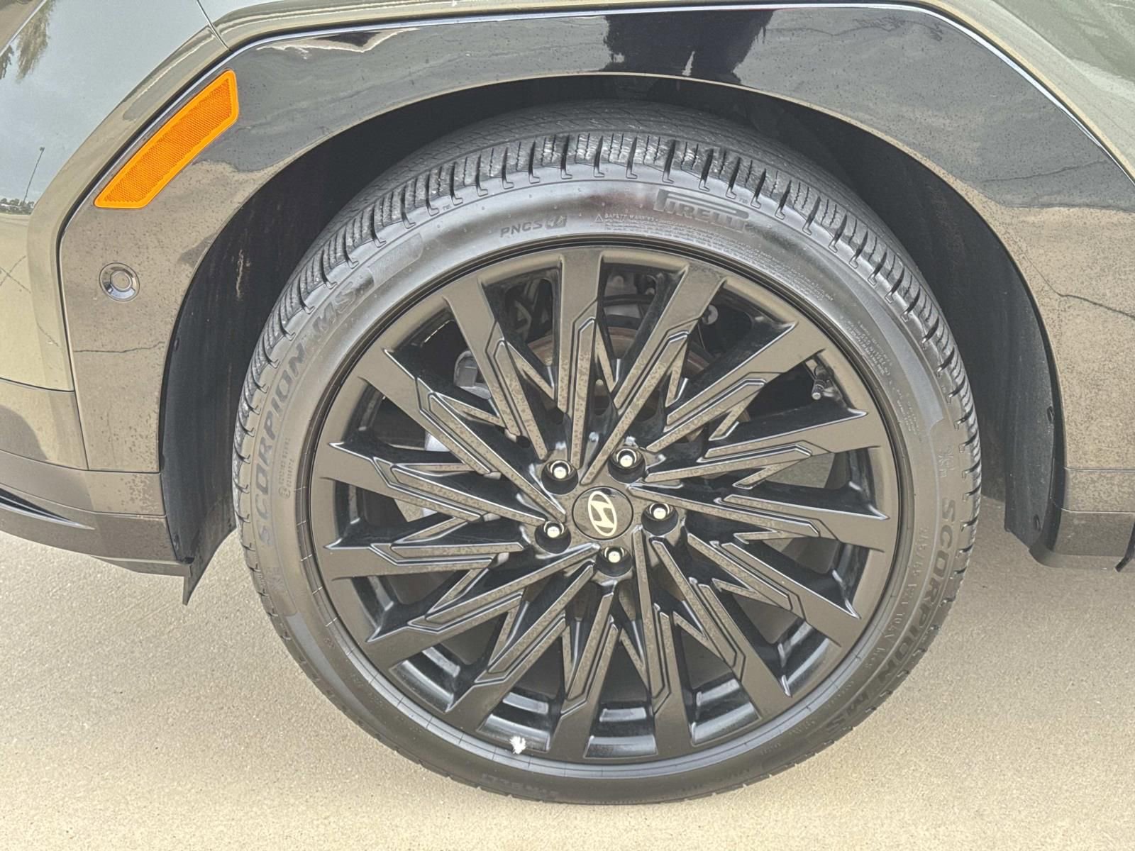 Used 2025 Hyundai Santa Fe Calligraphy image 4