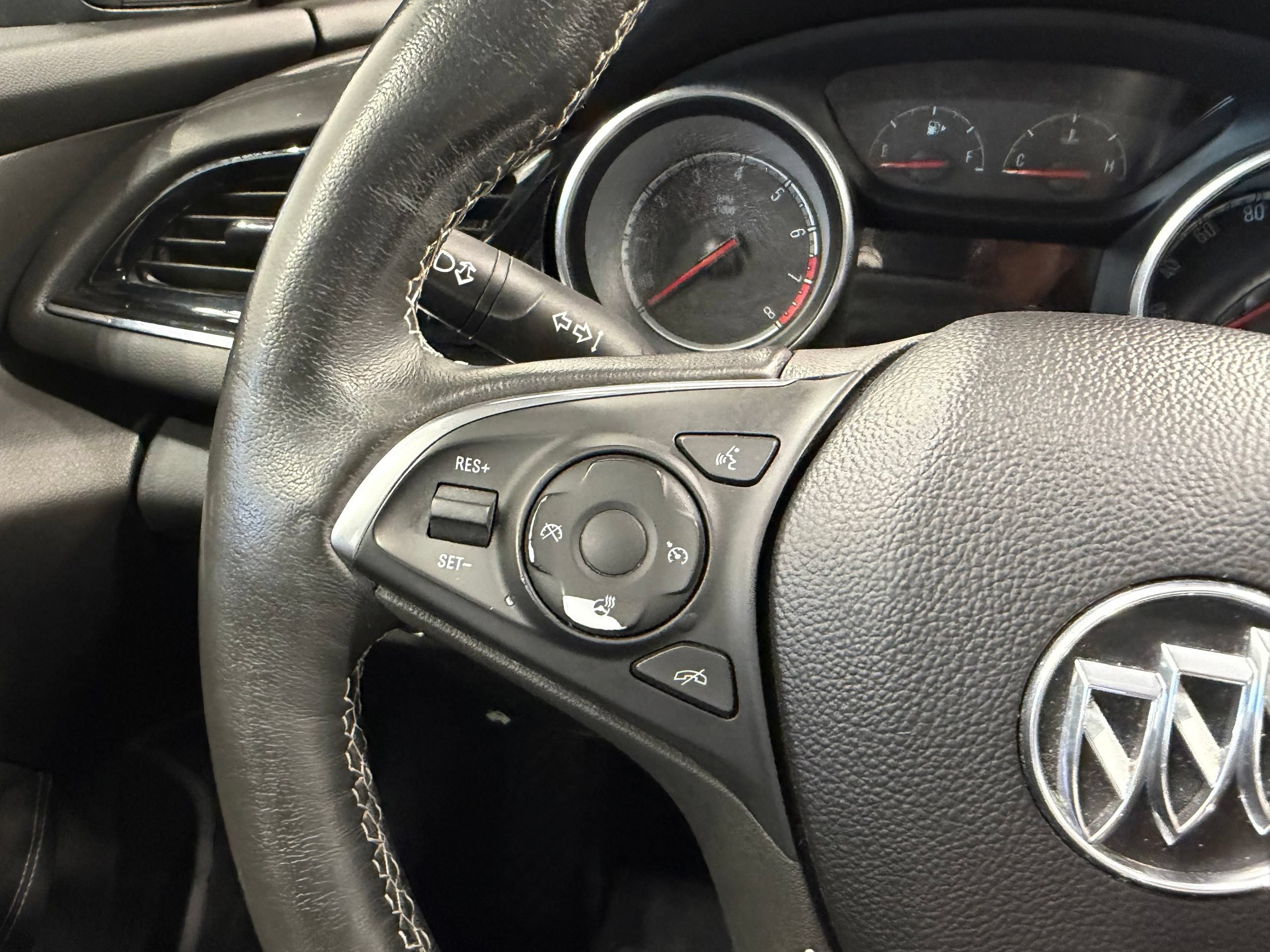 Used 2018 Buick Regal Essence FWD image 35
