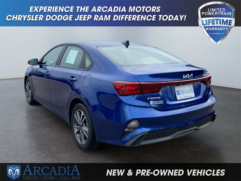 Used 2023 Kia Forte LXS image 3