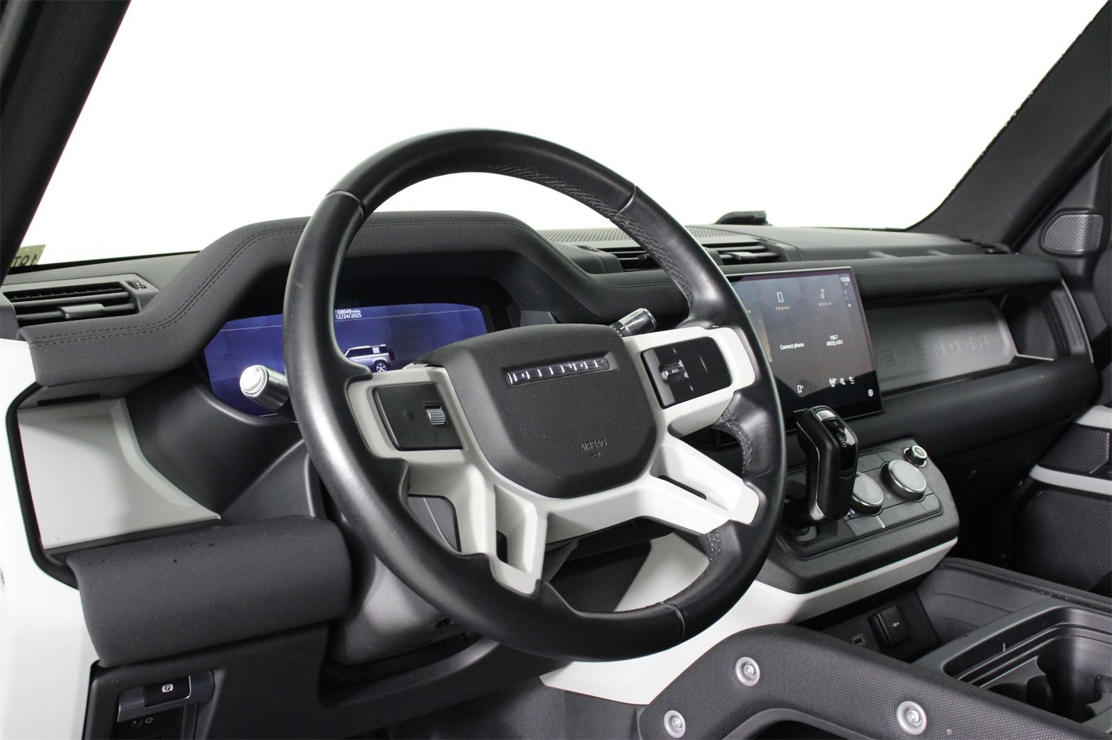 Used 2022 Land Rover Defender 110 X-Dynamic SE image 14