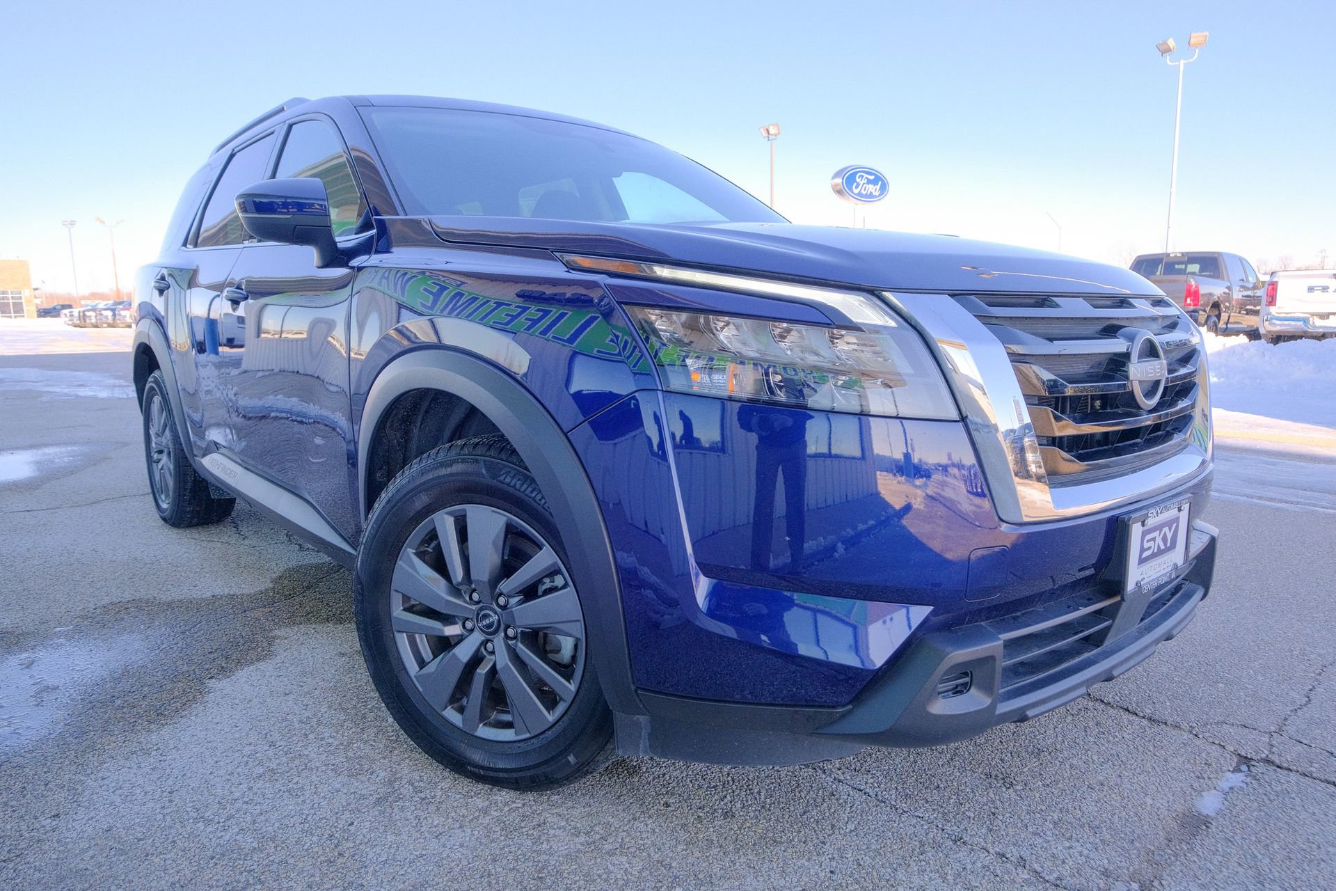 Used 2025 Nissan Pathfinder SV image 13